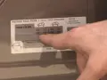 Etichetta con pressioni pneumatici 195/55 R16 87H. Dati in bar per diverse condizioni di carico.