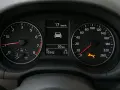Cruscotto auto con spia chiave inglese accesa, indicando un problema meccanico. Velocità 17 km/h, chilometraggio 10342.