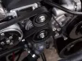Dettaglio di un motore con cinghie e pulegge. L'elettrauto cosa fa? Si occupa di questi componenti per garantire il corretto funzionamento.