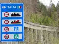Cartello stradale italiano con limiti di velocità: 50, 90 (fine), 110 e 130 km/h.