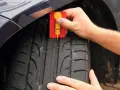 Controllo battistrada gomme M+S estate con calibro. La sicurezza prima di tutto!