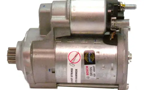 Motorino di avviamento Bosch SR15N, nuovo e pronto per l'installazione. Attenzione: non colpire con martello.