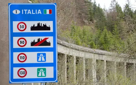 Cartello stradale italiano con limiti di velocità: 50, 90 (fine), 110 e 130 km/h.