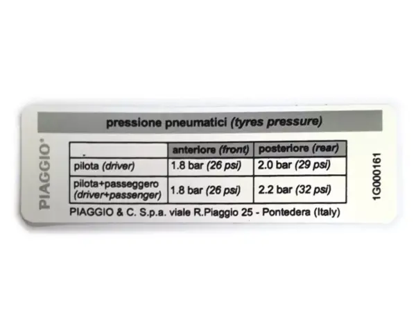 Etichetta con pressione pneumatici Vespa 50 Special: 1.8 bar (anteriore) e 2.0/2.2 bar (posteriore) a seconda del carico.