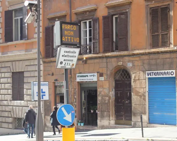 Cartello Z.T.L. "VARCO NON ATTIVO" per evitare la zona traffico limitato multa punti.