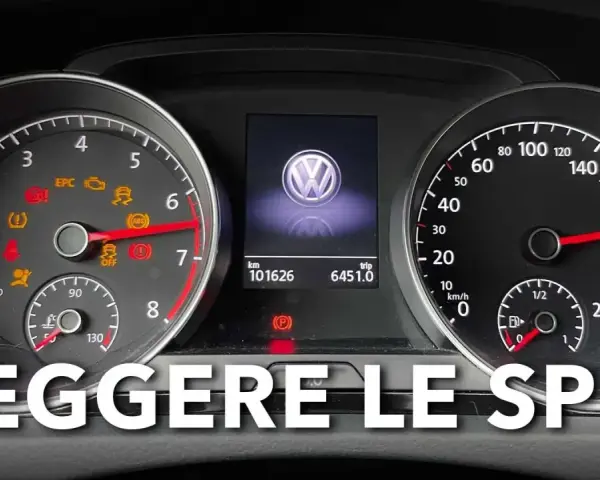 Cruscotto auto con spie accese, tra cui EPC e ABS. Il testo "LEGGIERE LE SPIE" suggerisce di interpretare ogni spia rubinetto macchina.