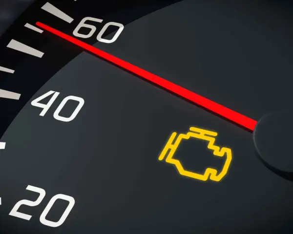 Spia gialla del motore accesa sul cruscotto. È ora di far controllare motore.