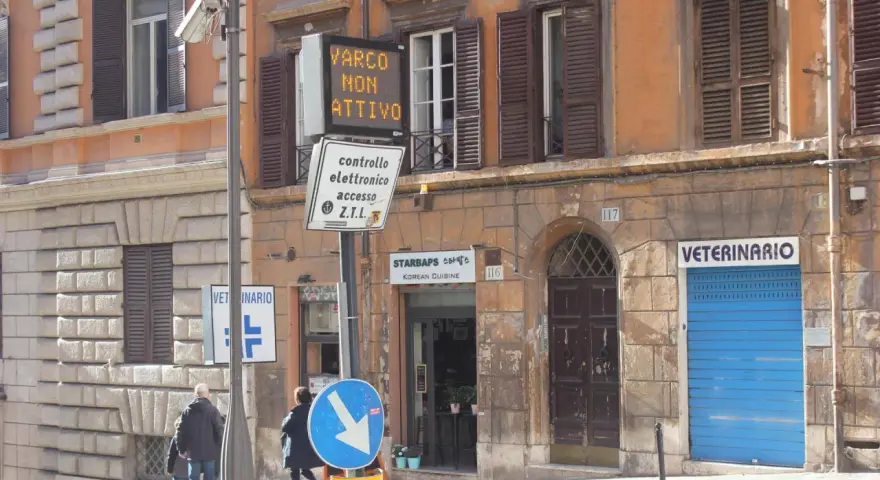 Cartello Z.T.L. "VARCO NON ATTIVO" per evitare la zona traffico limitato multa punti.