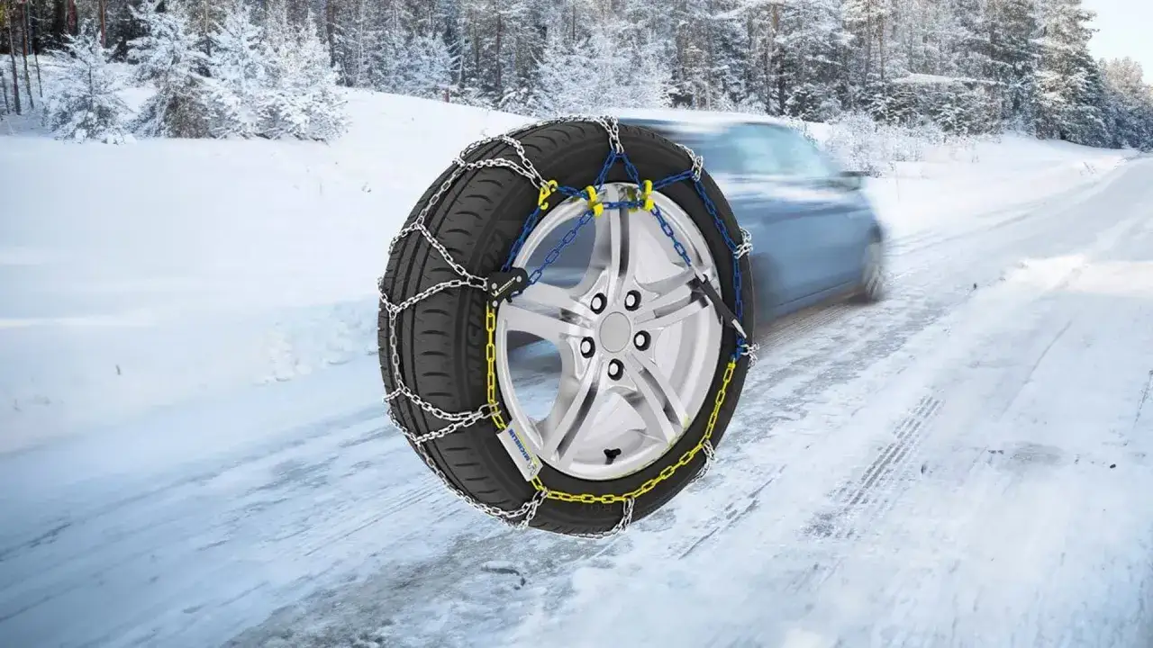 Guida pratica su come mettere le catene da neve per affrontare strade innevate in sicurezza.