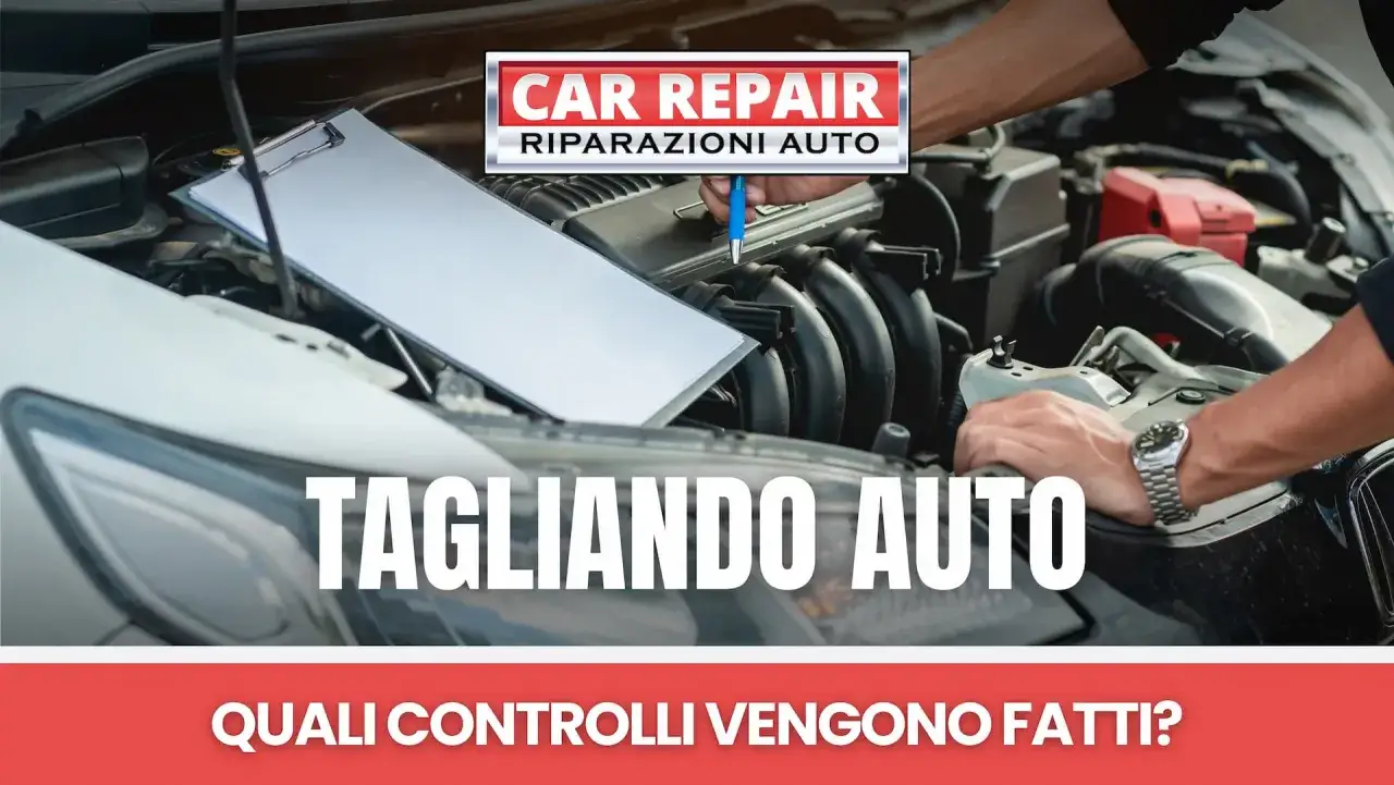 Meccanico controlla motore auto. Scopri quanto costa un tagliando auto e quali controlli vengono fatti.
